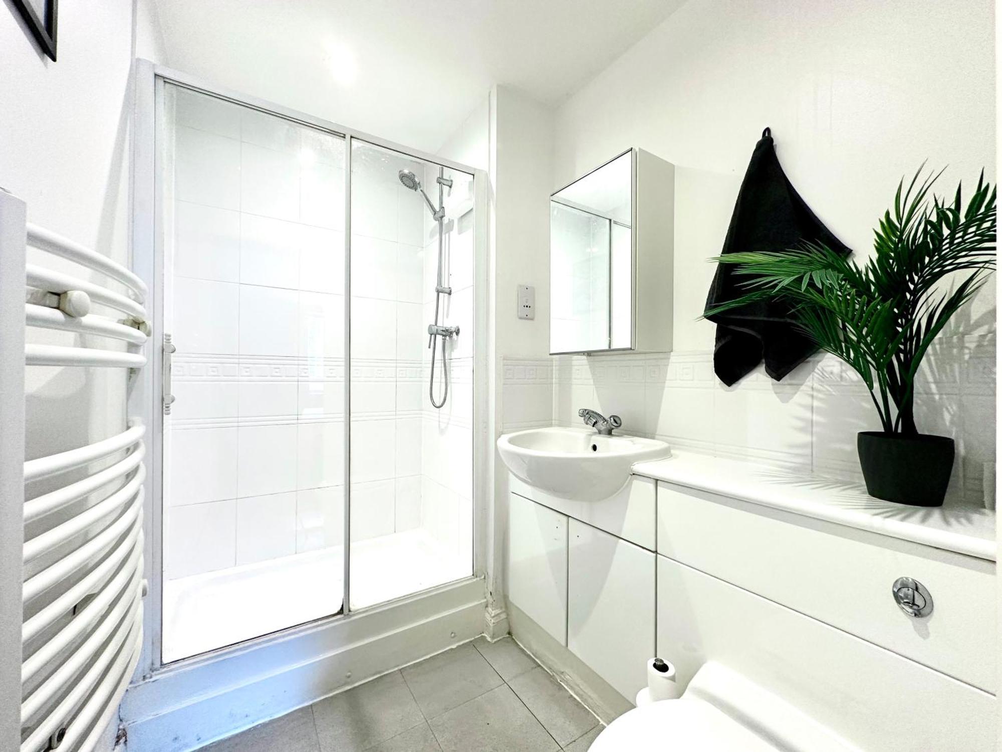 Watford Serviced Apartment, Free Parking, City Centre Экстерьер фото